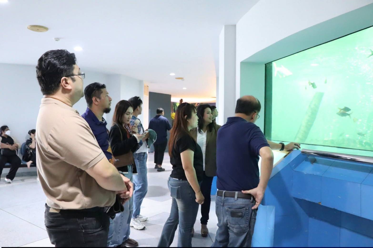 title - ผอ.ศพส. ให้การต้อนรับ คณะนักศึกษาโครงการรัฐประศาสนศาสตรมหาบัณฑิต รุ่นที่ 18 มหาวิทยาลัยรามคำแหง เข้าเยี่ยมชมแผนกฝึกอบรมทั้ง 12 แผนก และพื้นที่ภายในศูนย์ส่งเสริมและพัฒนาอาชีพเสริมนอกภาคการเกษตร